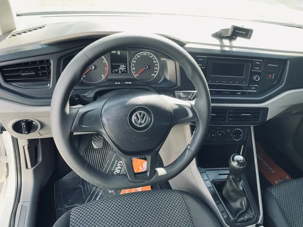 VOLKSWAGEN Polo Hatch - Foto
