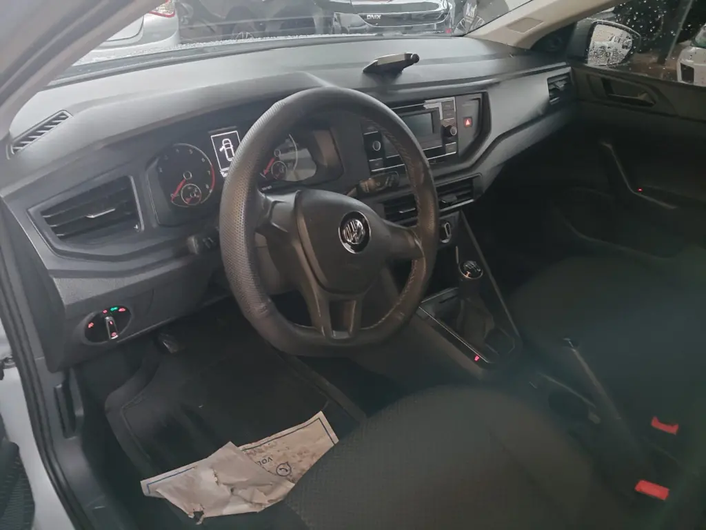 VOLKSWAGEN Polo Hatch - Foto