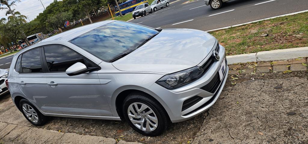 VOLKSWAGEN Polo Hatch - Foto