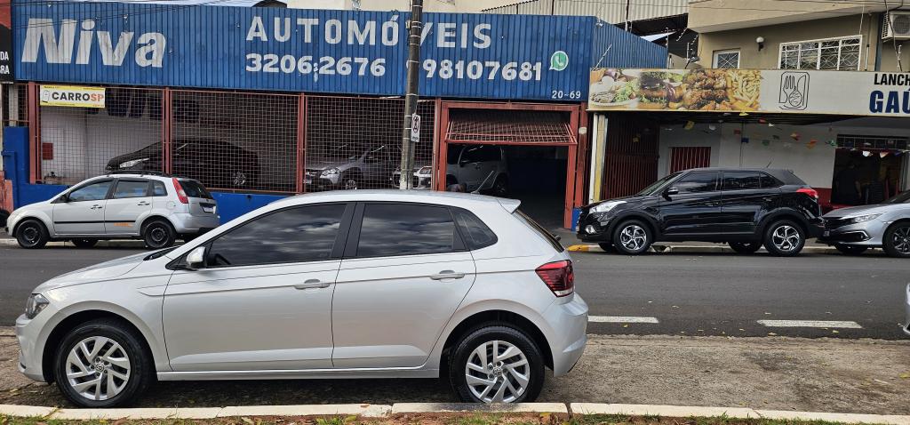 VOLKSWAGEN Polo Hatch - Foto