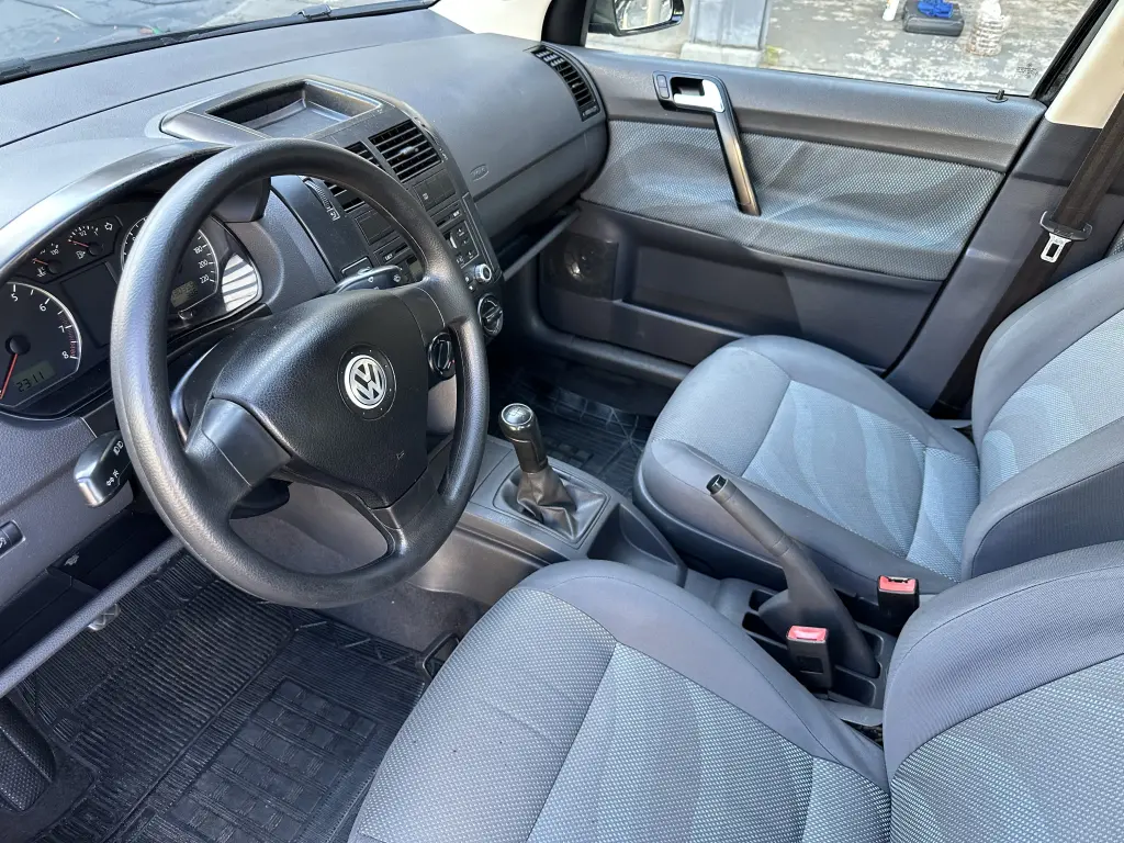 VOLKSWAGEN Polo Hatch - Foto