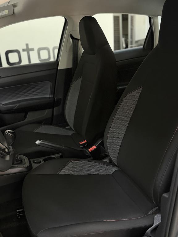 VOLKSWAGEN Polo Hatch - Foto