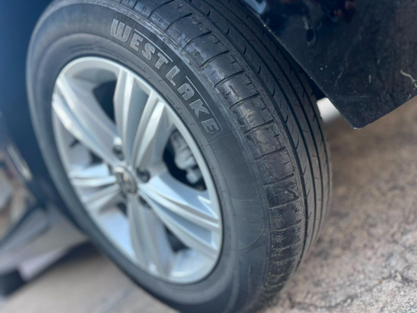VOLKSWAGEN Polo Hatch - Foto