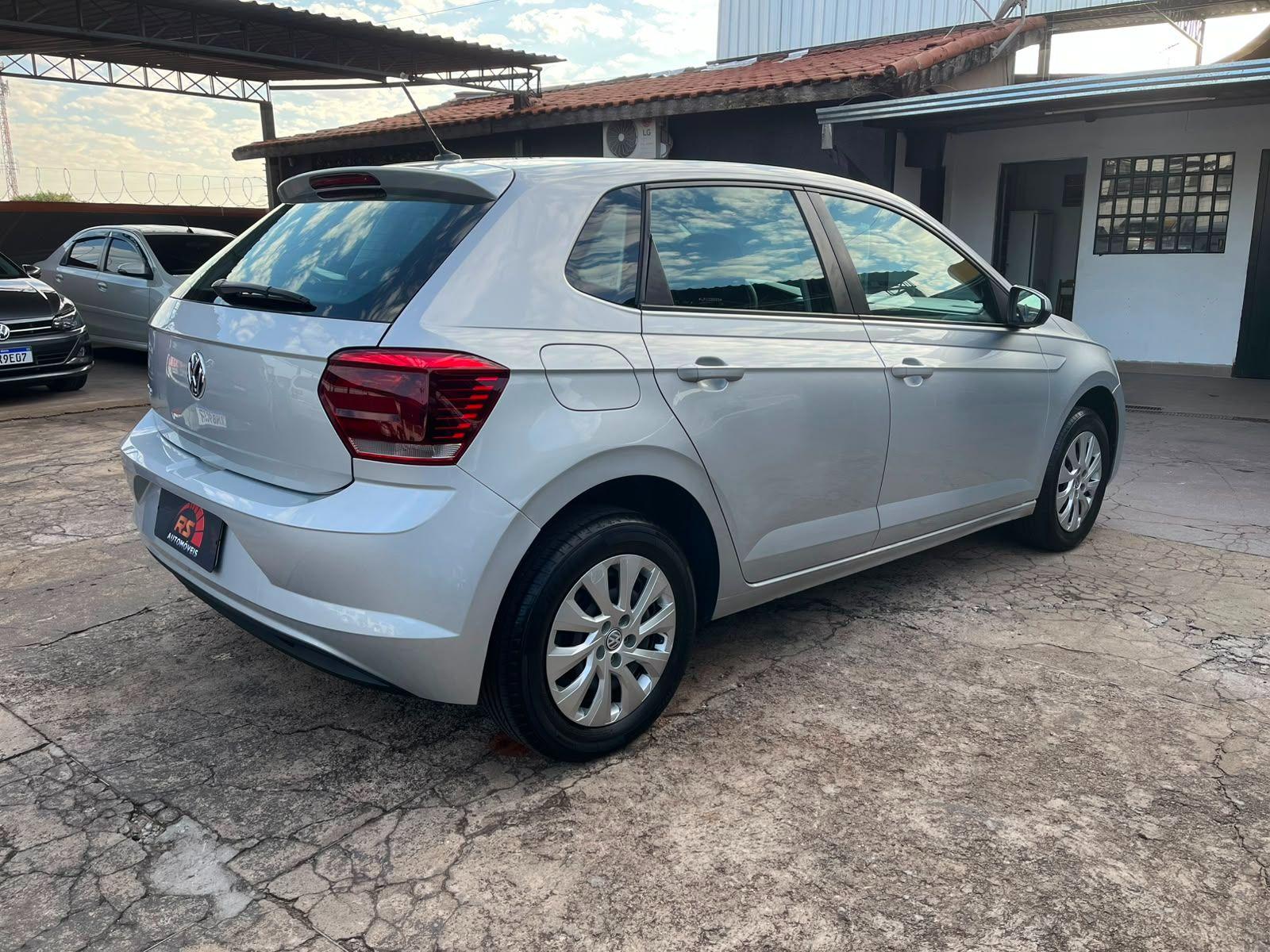 VOLKSWAGEN Polo Hatch - Foto