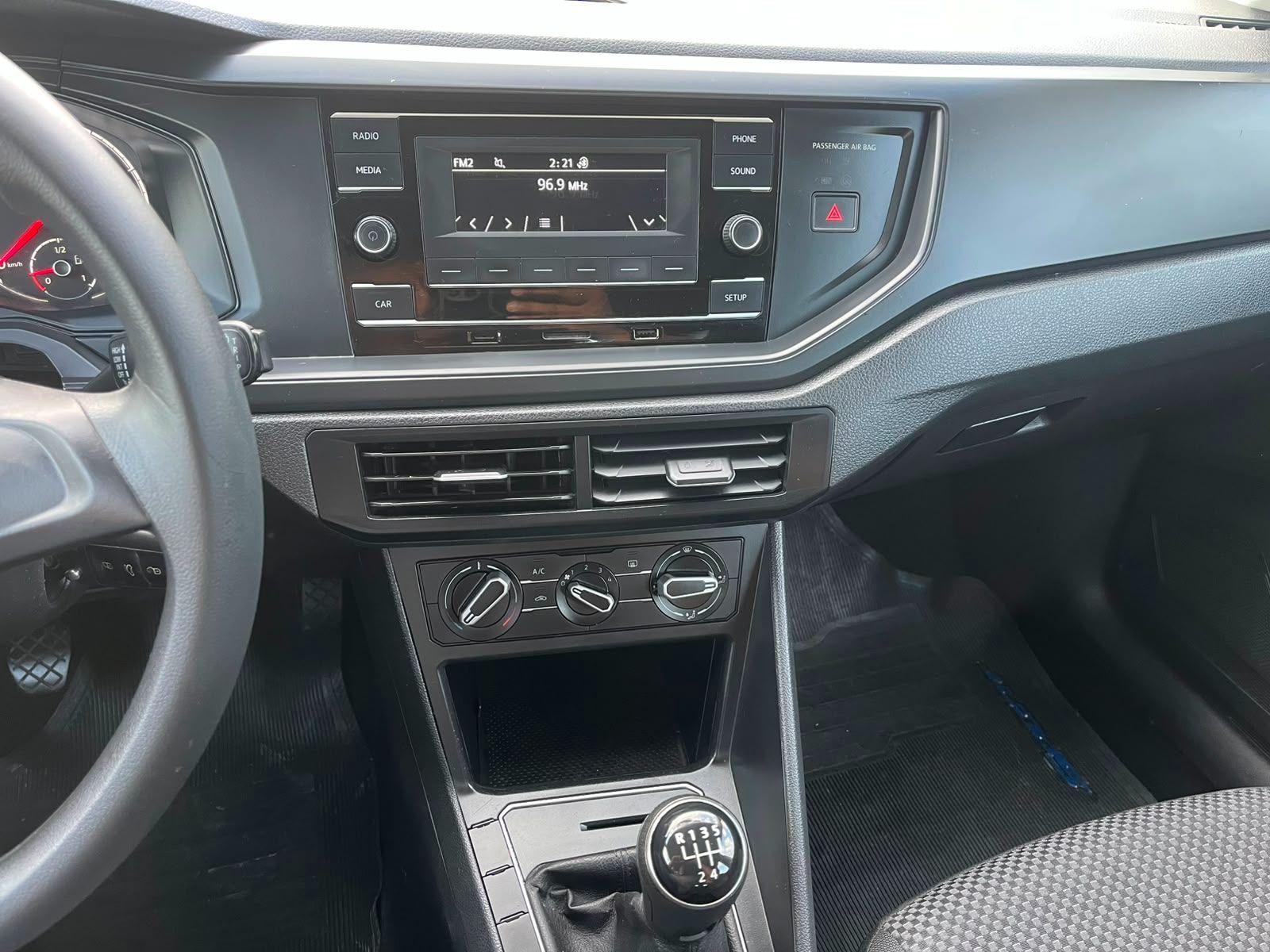 VOLKSWAGEN Polo Hatch - Foto