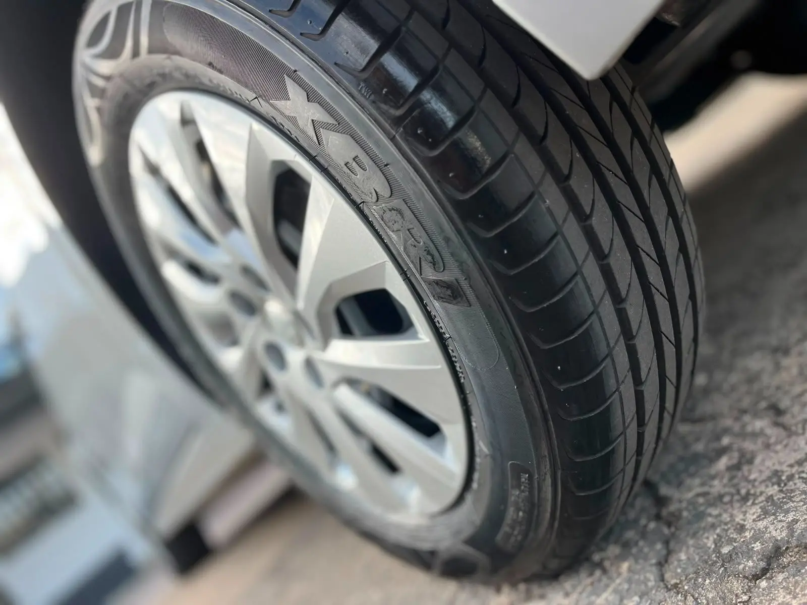 VOLKSWAGEN Polo Hatch - Foto