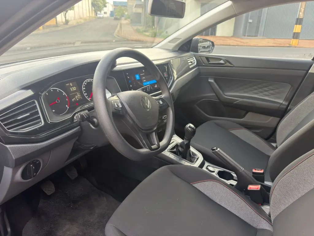 VOLKSWAGEN Polo Hatch - Foto