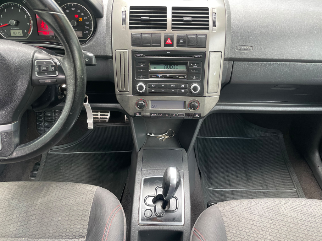 VOLKSWAGEN Polo Hatch - Foto