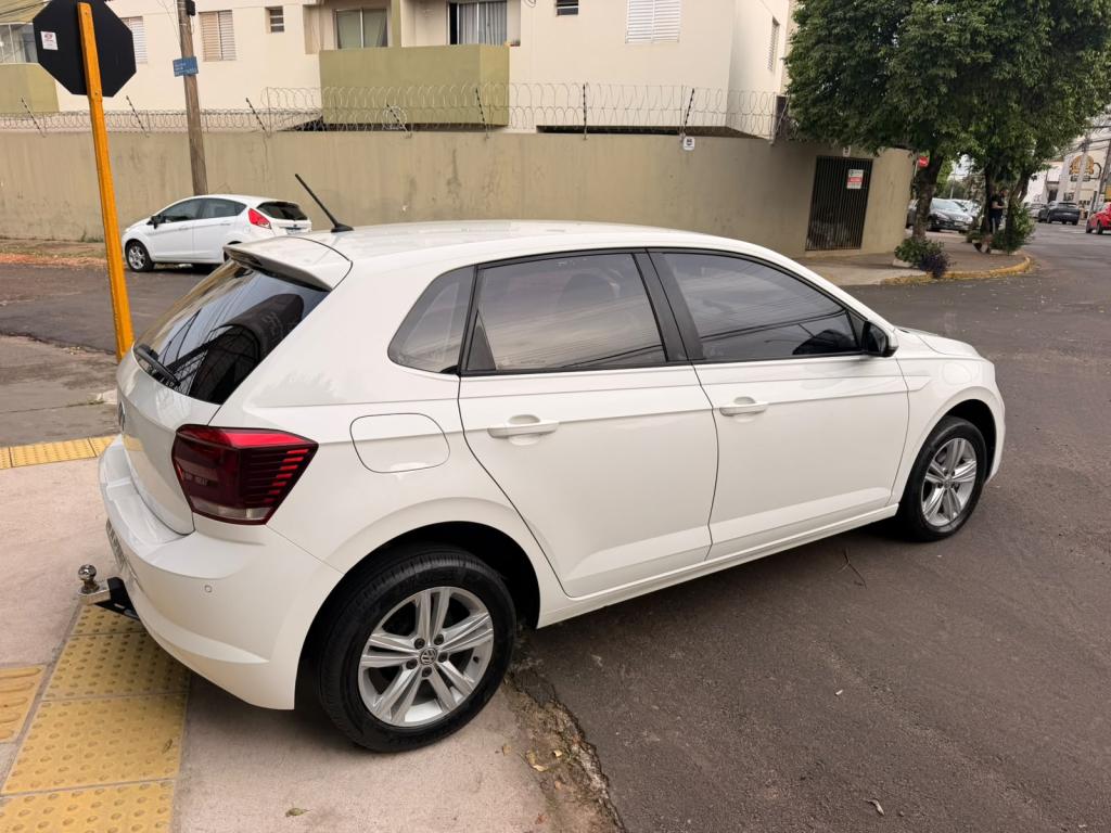 VOLKSWAGEN Polo Hatch - Foto