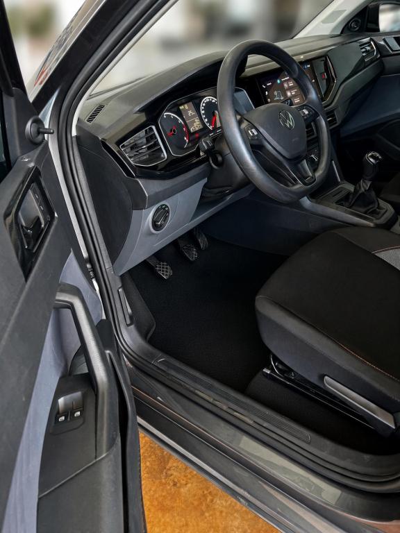 VOLKSWAGEN Polo Hatch - Foto