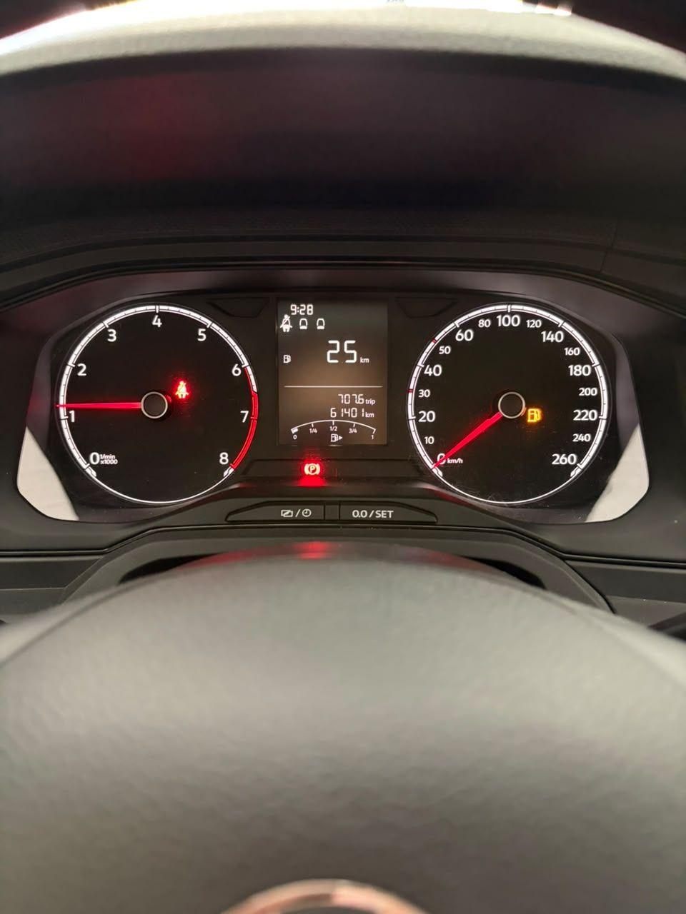 VOLKSWAGEN Polo Hatch - Foto