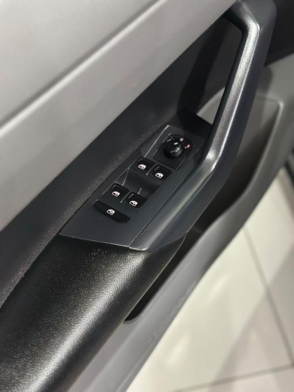 VOLKSWAGEN Polo Hatch - Foto
