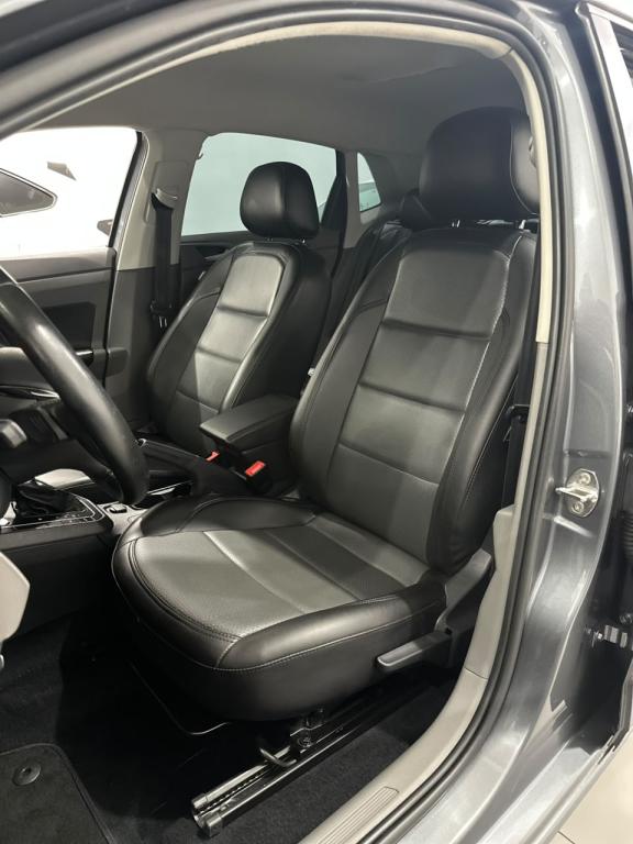 VOLKSWAGEN Polo Hatch - Foto