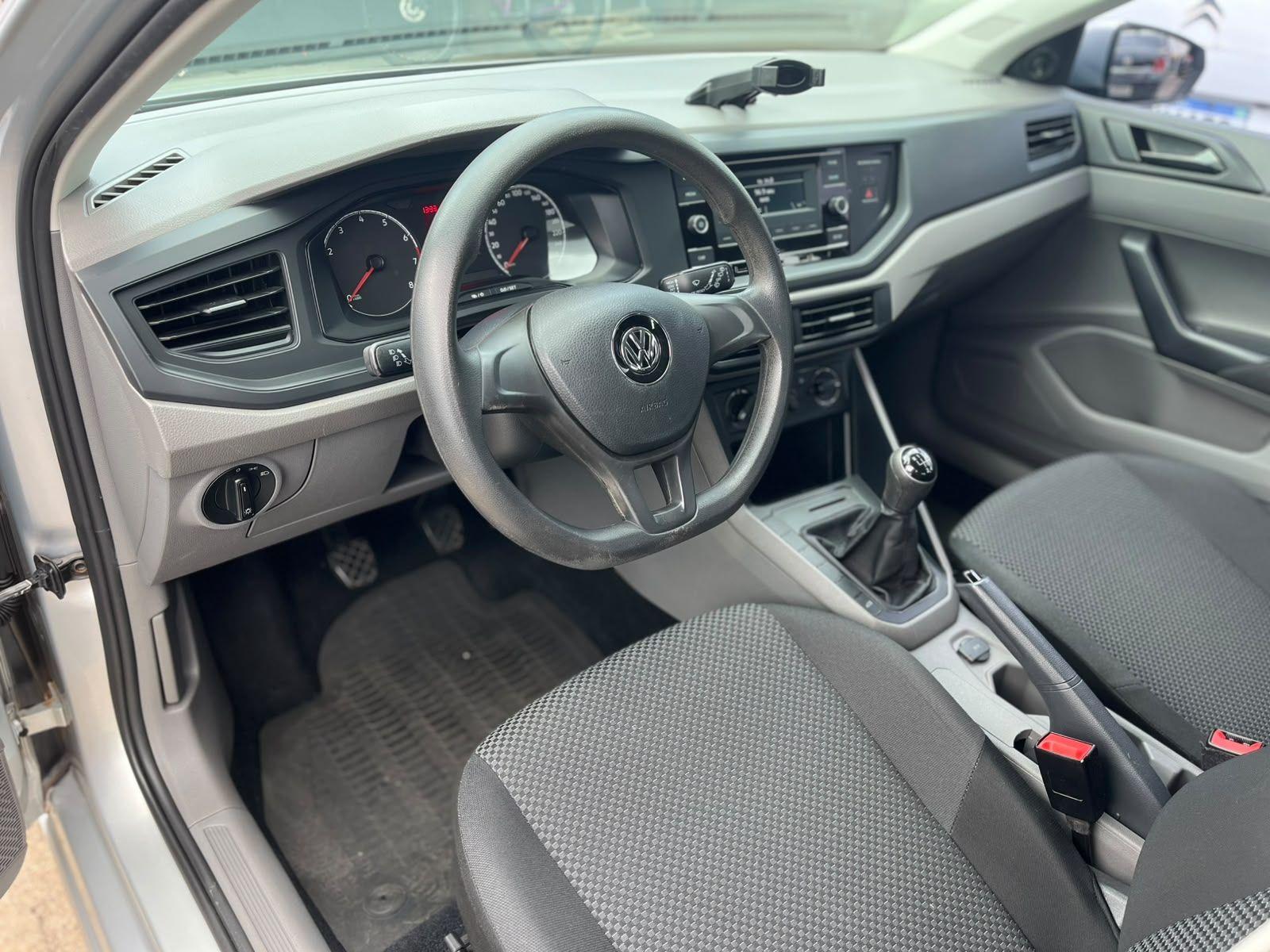 VOLKSWAGEN Polo Hatch - Foto