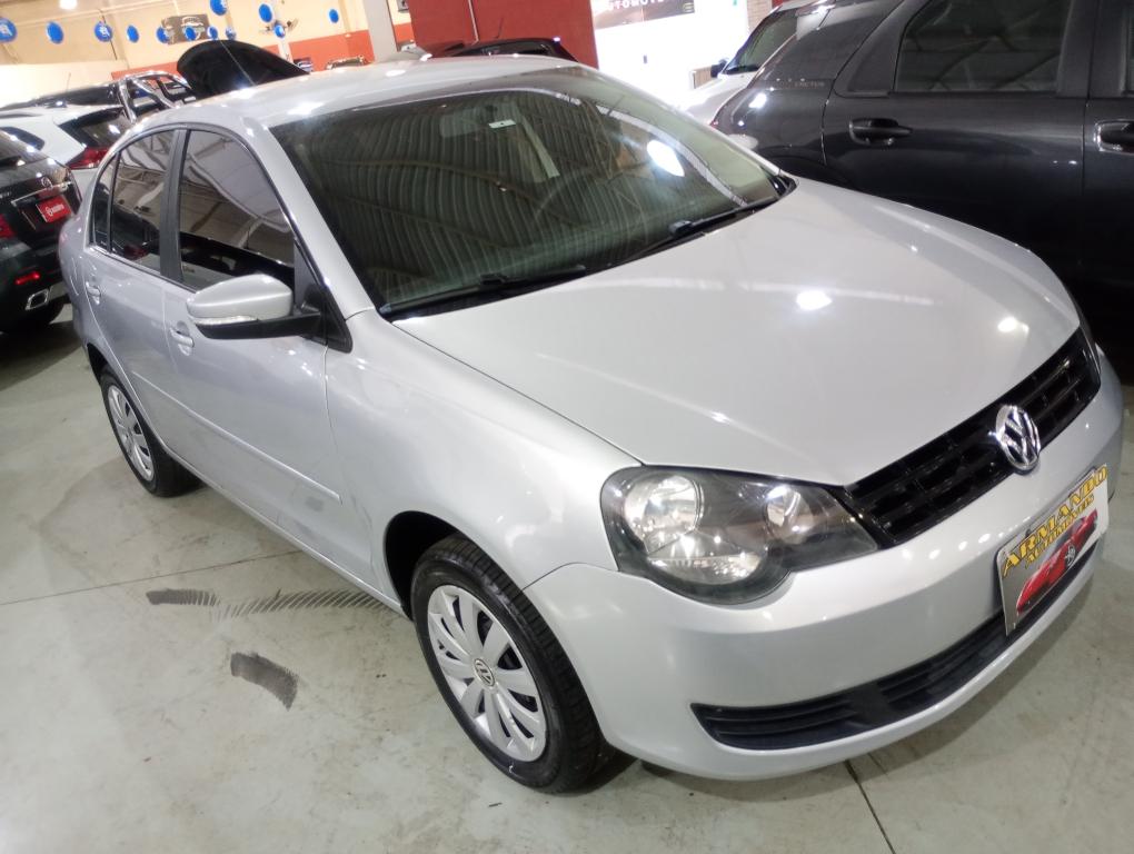 VOLKSWAGEN Polo Sedan - Miniatura