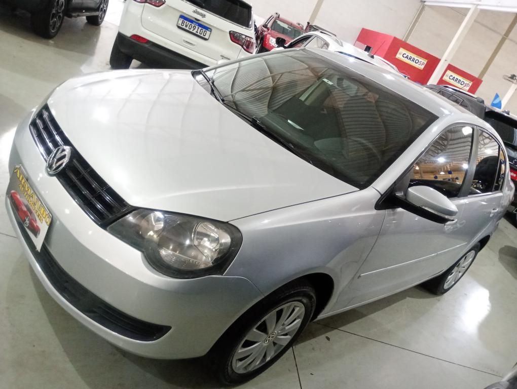 VOLKSWAGEN Polo Sedan - Miniatura