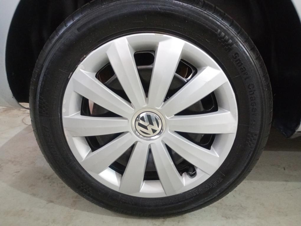 VOLKSWAGEN Polo Sedan - Miniatura