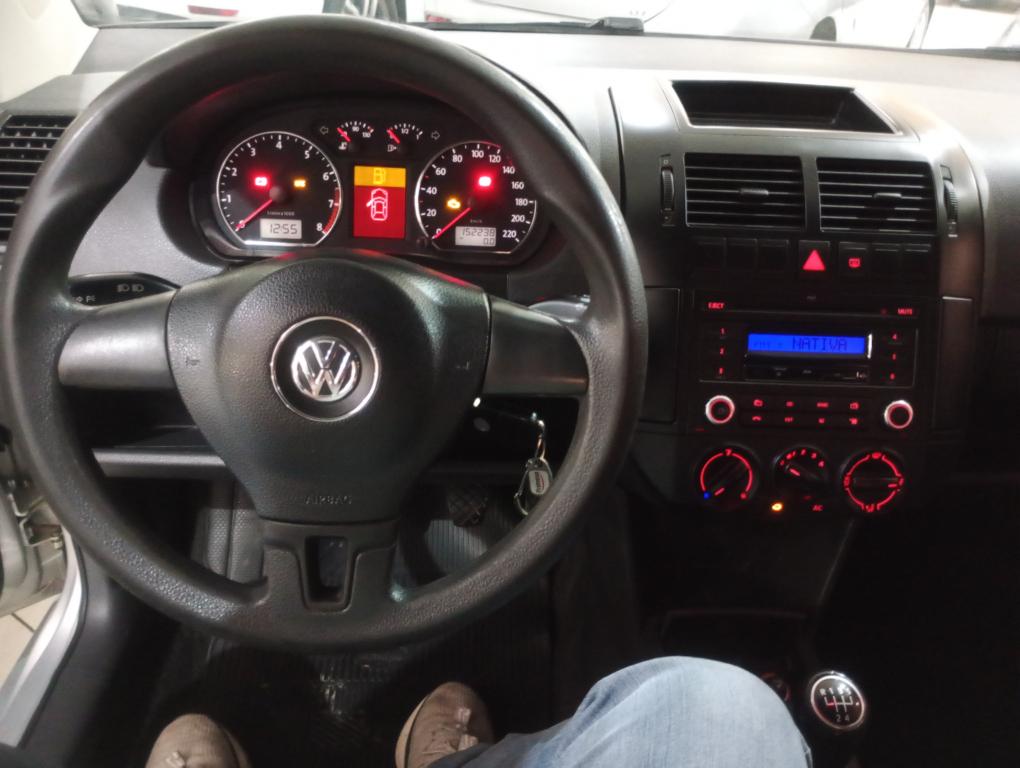 VOLKSWAGEN Polo Sedan - Miniatura