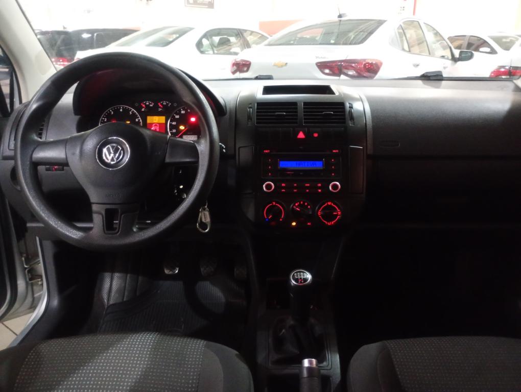 VOLKSWAGEN Polo Sedan - Miniatura