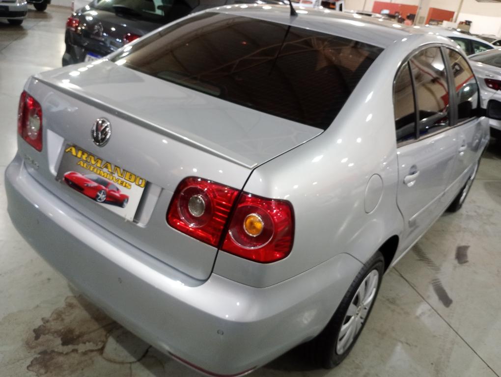 VOLKSWAGEN Polo Sedan - Miniatura