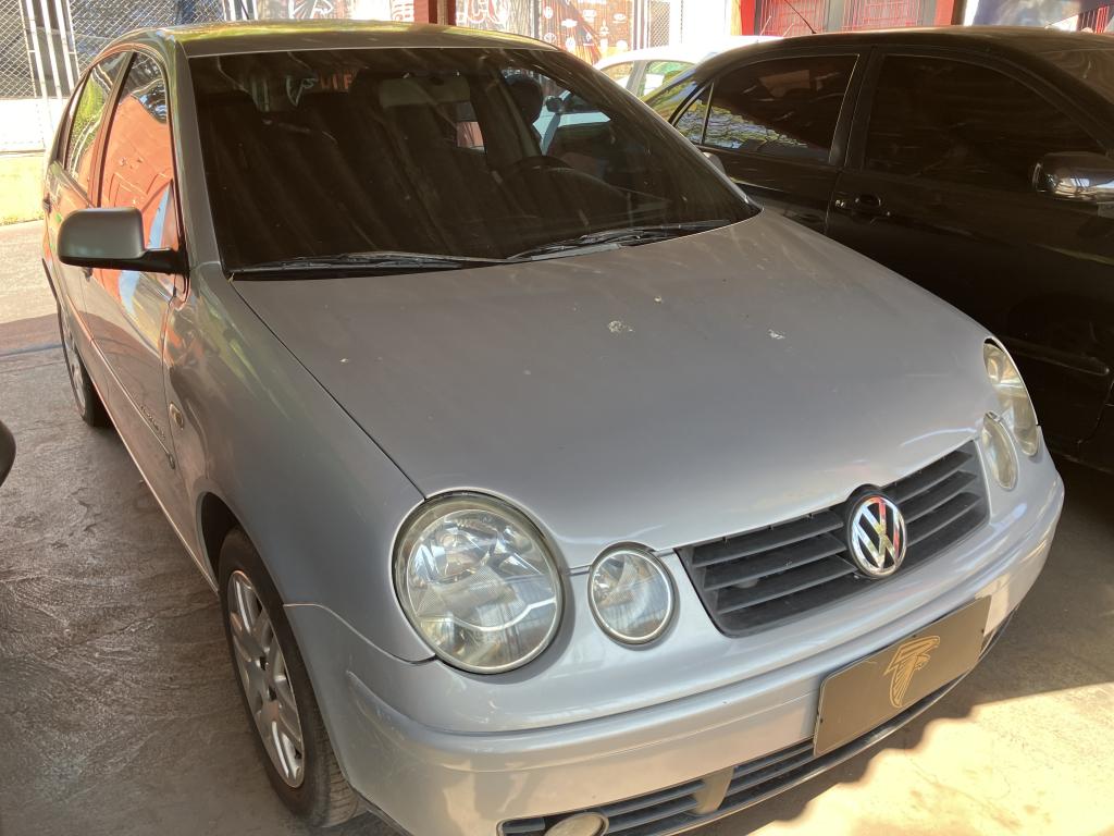 VOLKSWAGEN Polo Sedan - Foto
