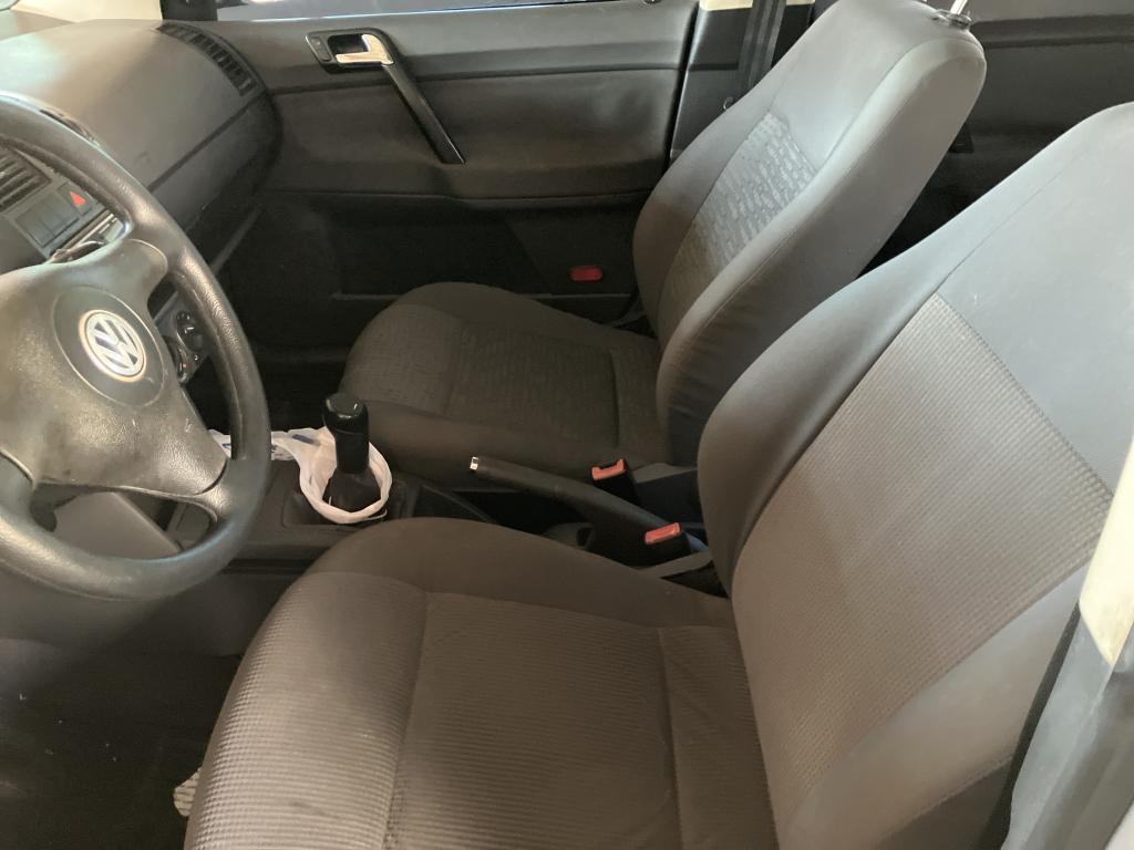 VOLKSWAGEN Polo Sedan - Foto