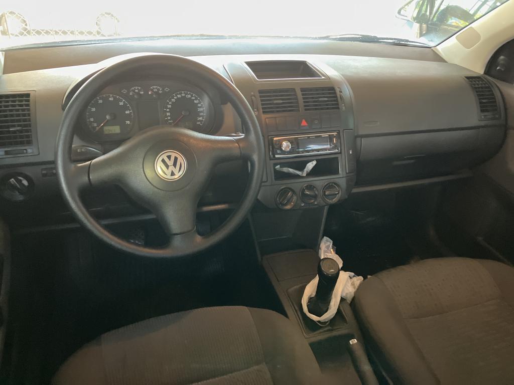 VOLKSWAGEN Polo Sedan - Foto