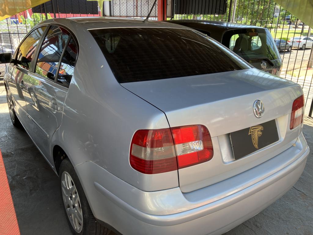 VOLKSWAGEN Polo Sedan - Foto