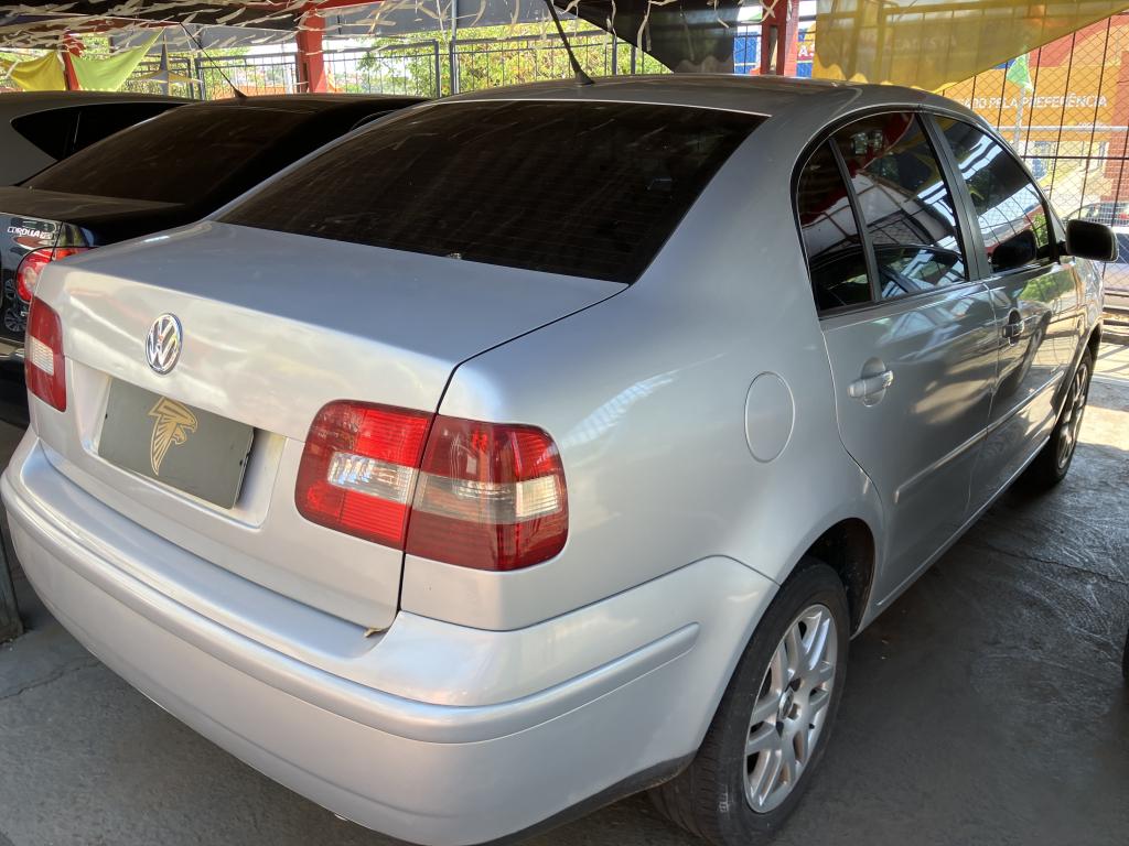 VOLKSWAGEN Polo Sedan - Foto