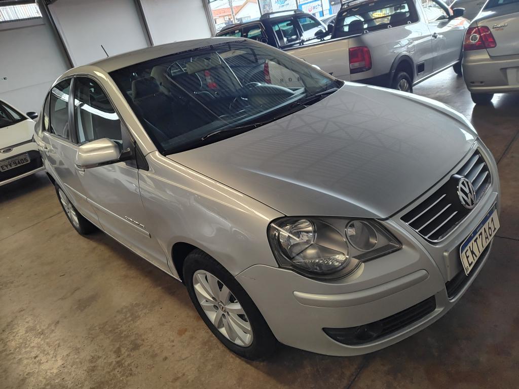 VOLKSWAGEN Polo Sedan - Foto