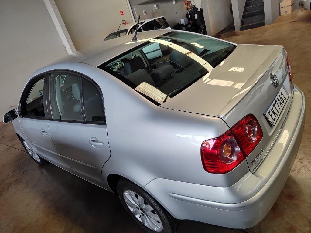 VOLKSWAGEN Polo Sedan - Foto