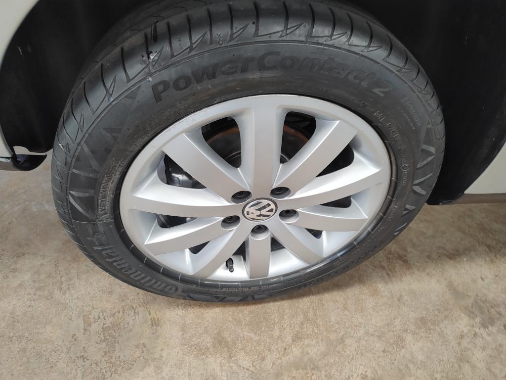 VOLKSWAGEN Polo Sedan - Foto