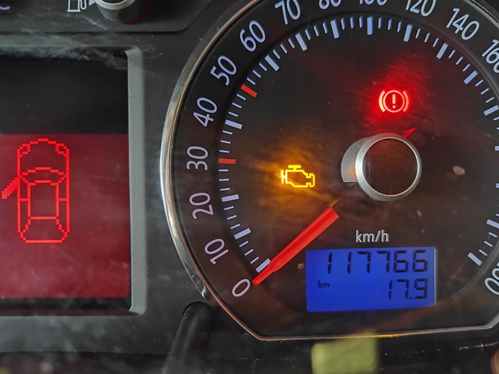 VOLKSWAGEN Polo Sedan - Foto