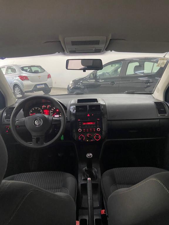 VOLKSWAGEN Polo Sedan - Foto
