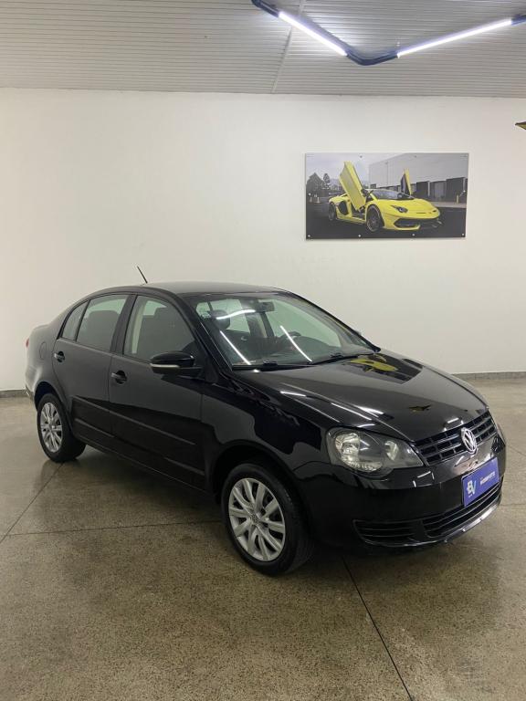 VOLKSWAGEN Polo Sedan - Foto