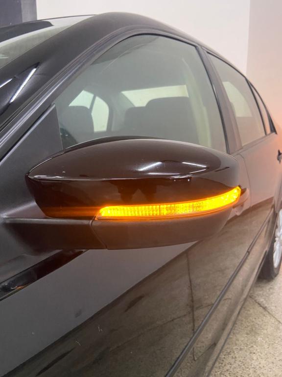 VOLKSWAGEN Polo Sedan - Foto