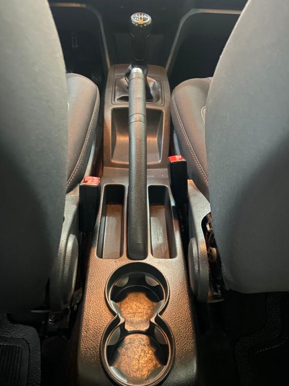 VOLKSWAGEN Polo Sedan - Foto