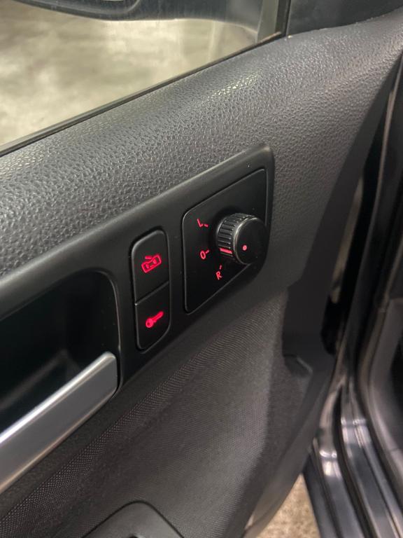 VOLKSWAGEN Polo Sedan - Foto