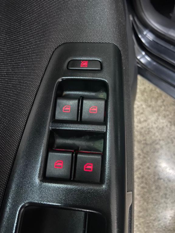 VOLKSWAGEN Polo Sedan - Foto