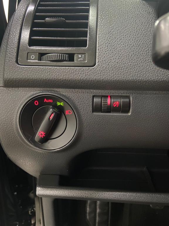 VOLKSWAGEN Polo Sedan - Foto