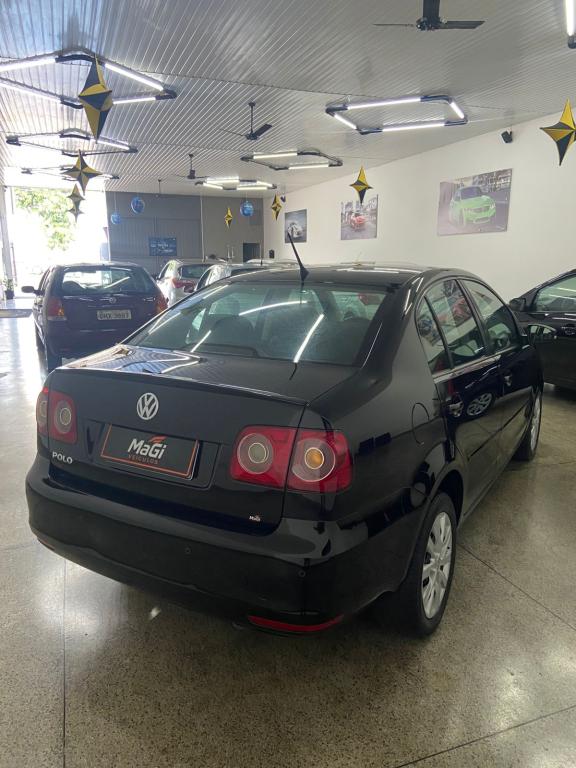 VOLKSWAGEN Polo Sedan - Foto