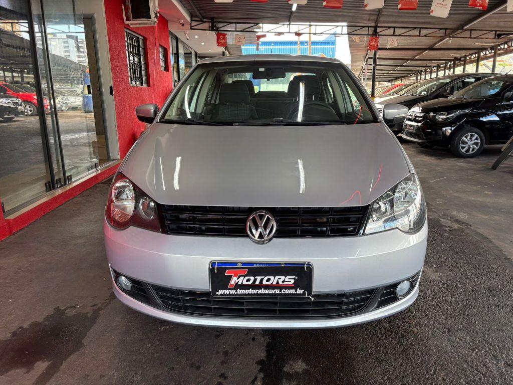 VOLKSWAGEN Polo Sedan - Foto