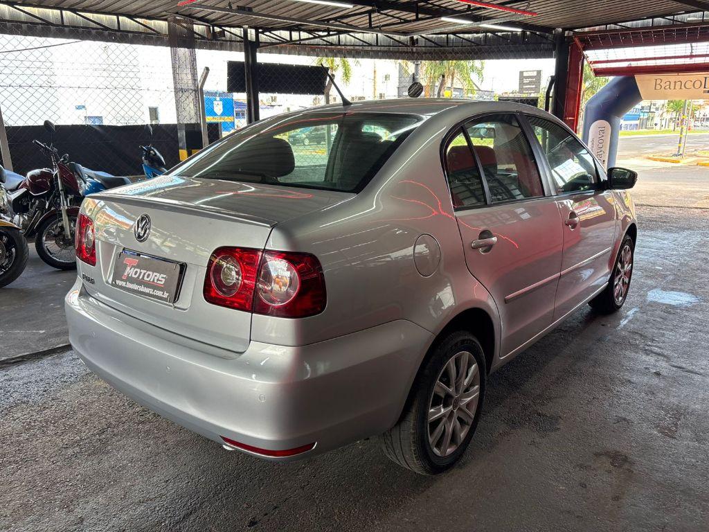 VOLKSWAGEN Polo Sedan - Foto