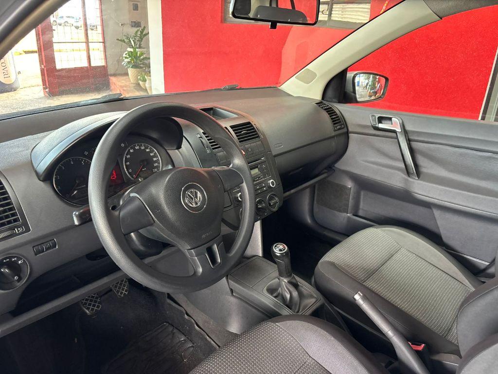 VOLKSWAGEN Polo Sedan - Foto