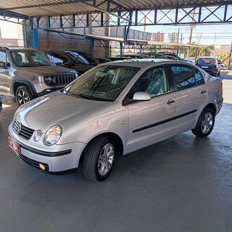 VOLKSWAGEN Polo Sedan - Foto