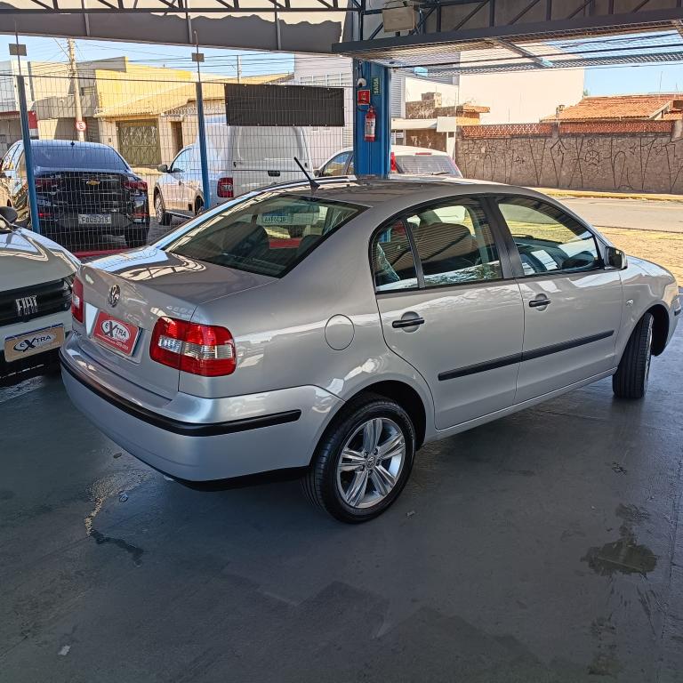 VOLKSWAGEN Polo Sedan - Foto