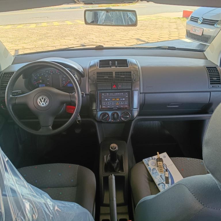 VOLKSWAGEN Polo Sedan - Foto