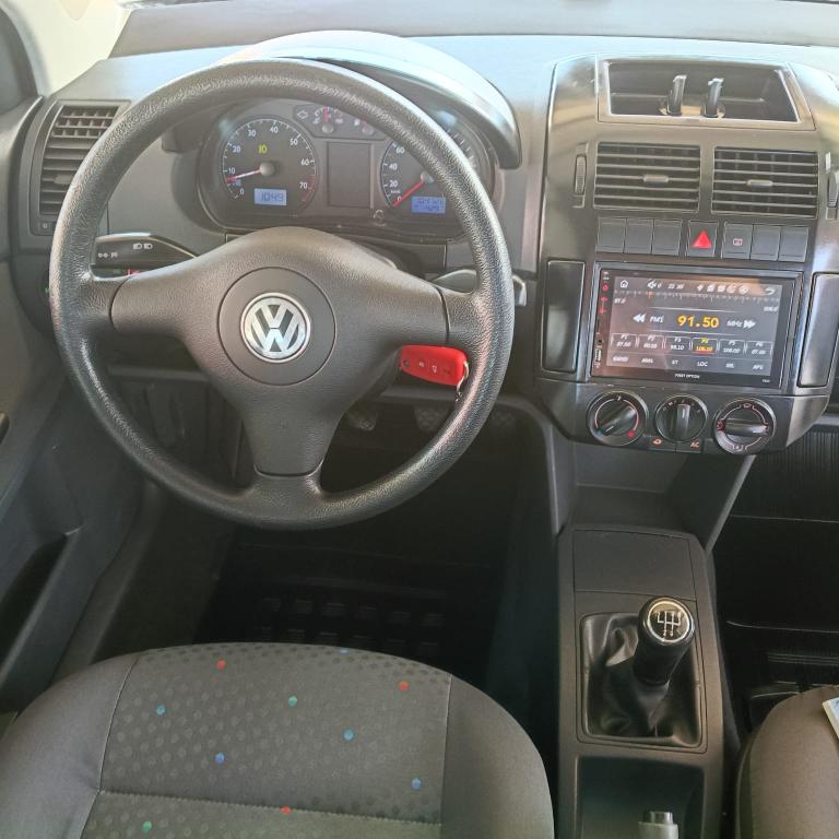 VOLKSWAGEN Polo Sedan - Foto
