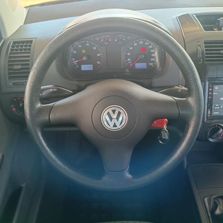 VOLKSWAGEN Polo Sedan - Foto