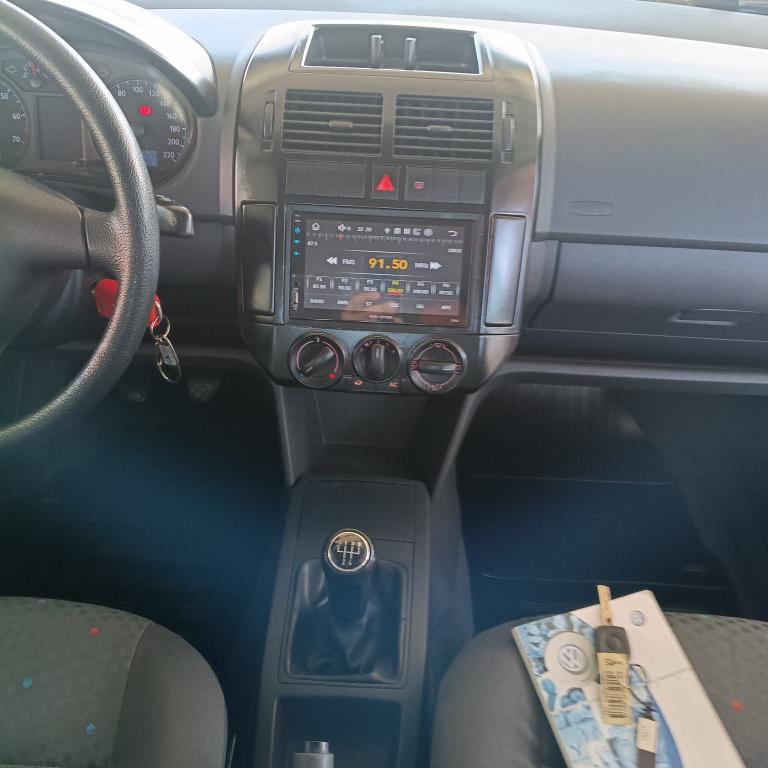 VOLKSWAGEN Polo Sedan - Foto